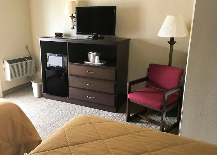 Clinton Inn & Suites