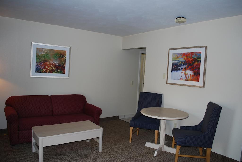 Hotel Clinton & 2*
