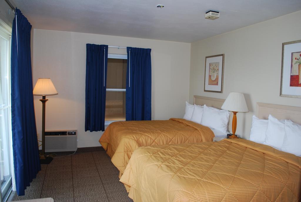 Clinton & Hotel 2*